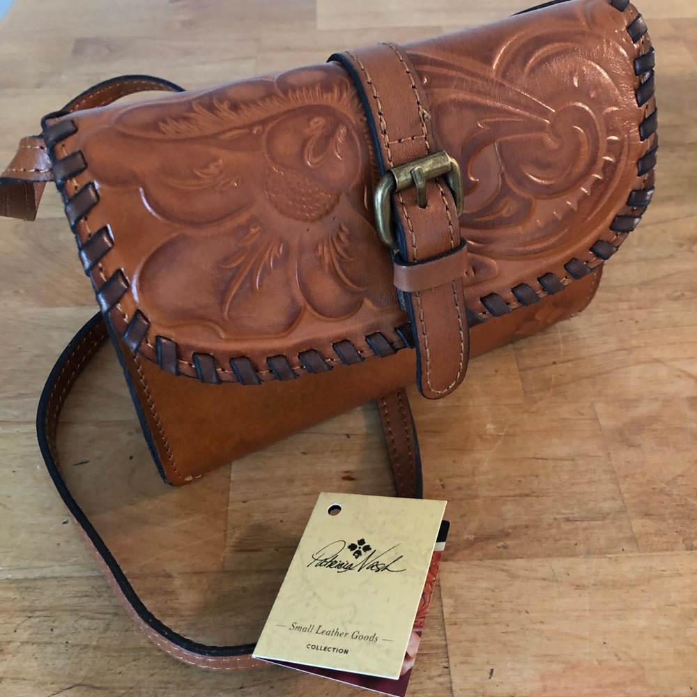 Last call! 🎉Patricia Nash small leather crossbody